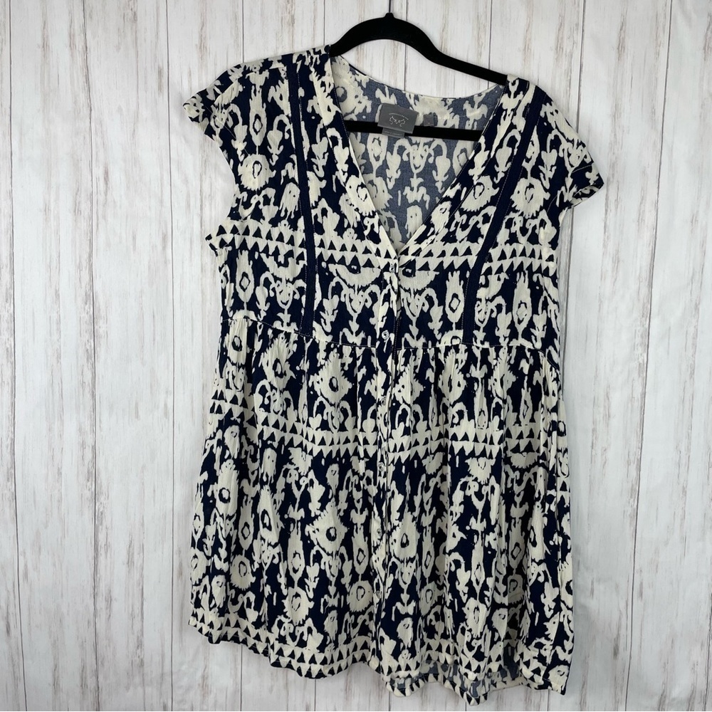 Anthropologie Virginia and Vanessa cream navy button blouse